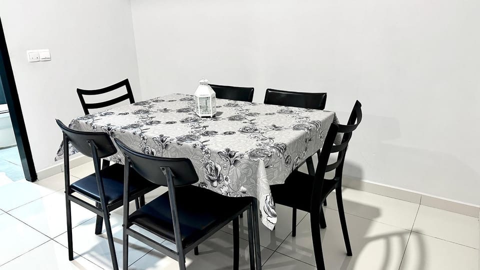 Seating area, Dining area