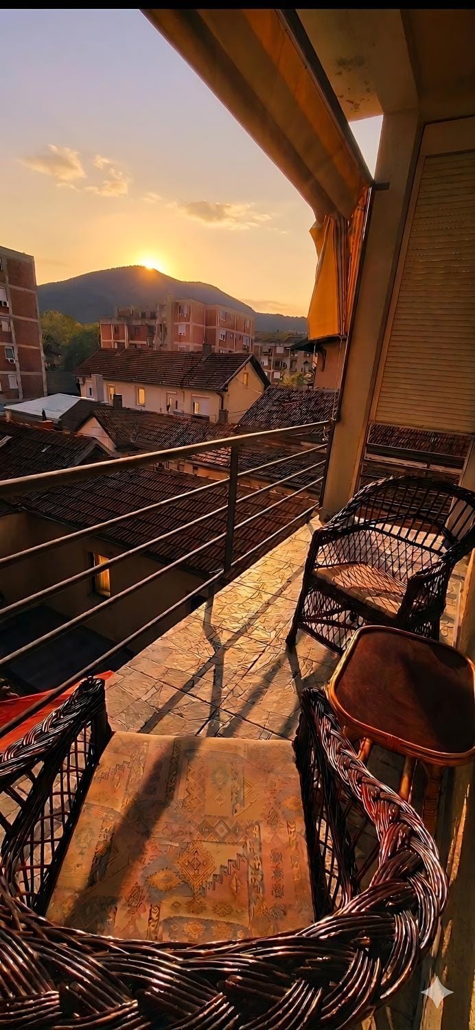 Balcony/Terrace, Mountain view