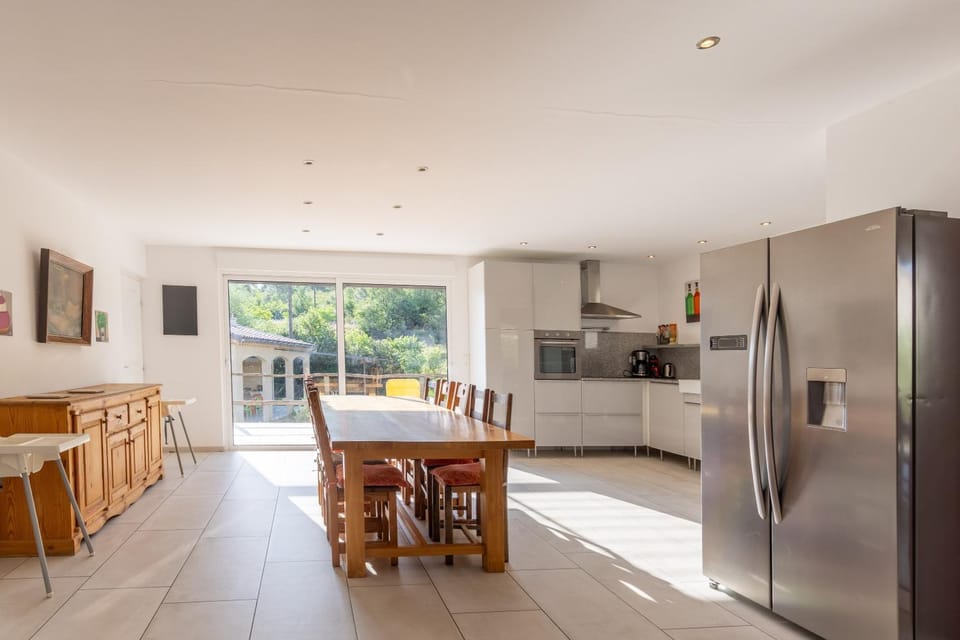 Property building, Kitchen or kitchenette, Living room