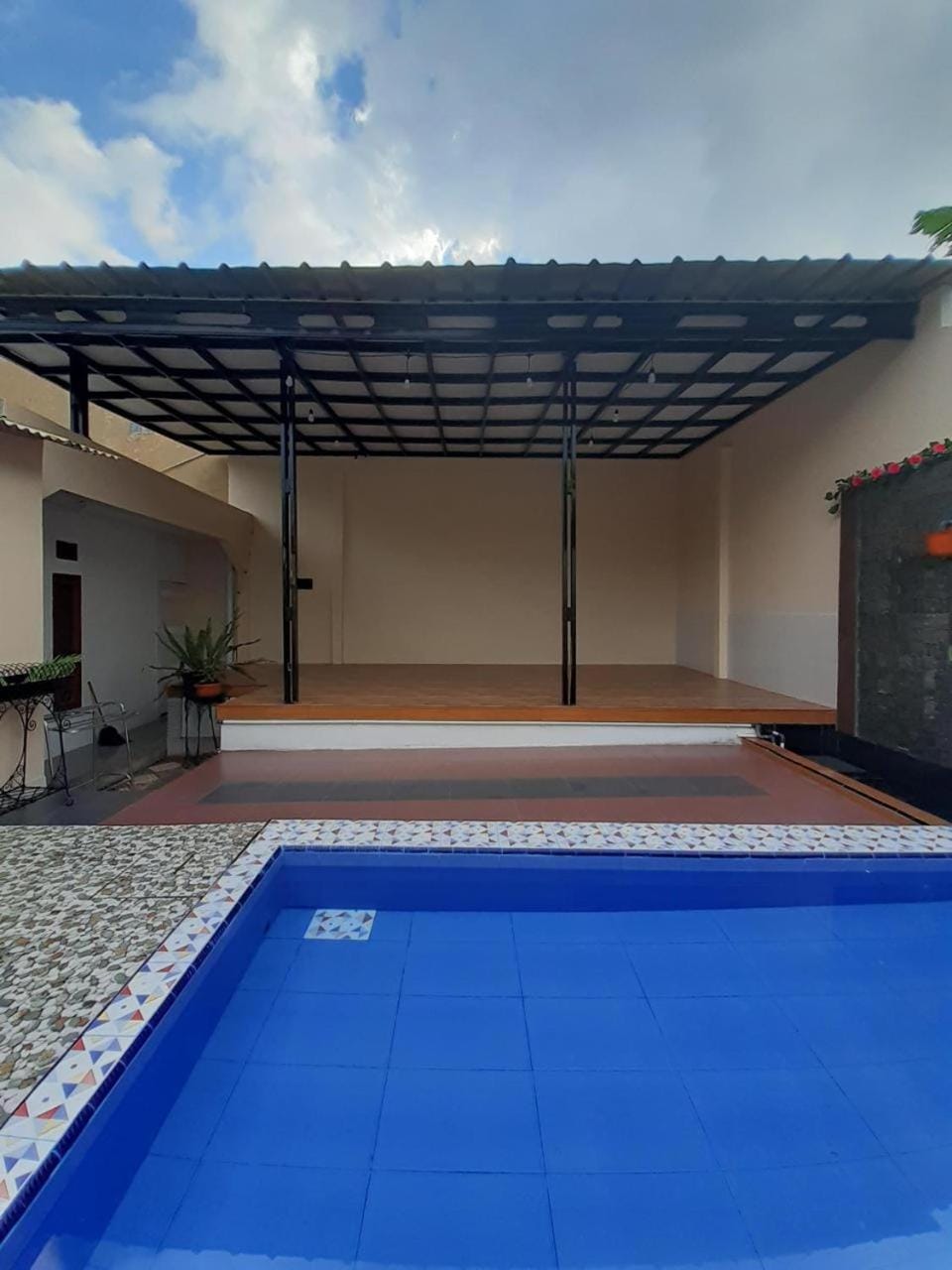 Swimming pool, Swimming pool