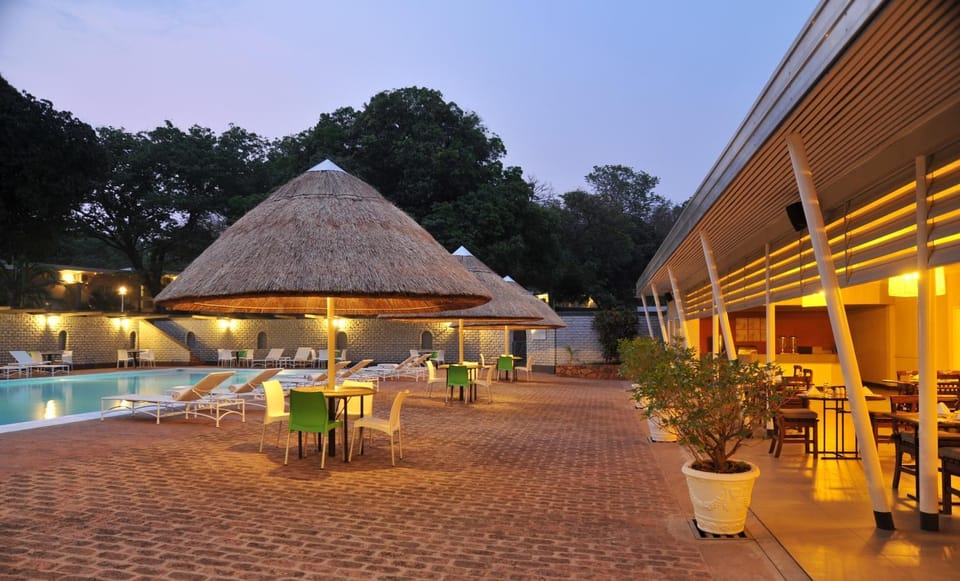 Property building, Patio, Balcony/Terrace, Pool view, Area and facilities, Swimming pool, sunbed