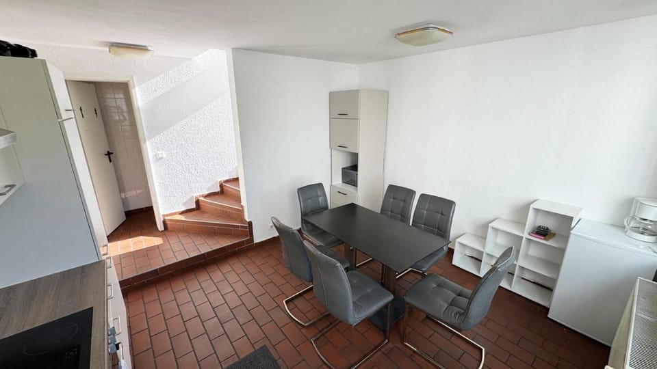 Kitchen or kitchenette, Seating area, Dining area