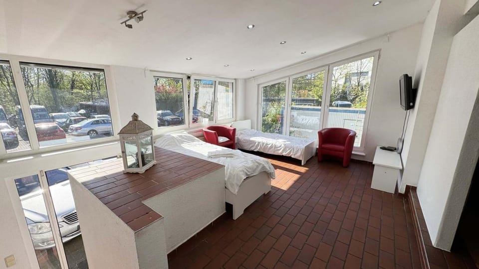 Bed, Photo of the whole room, Bedroom, Parking