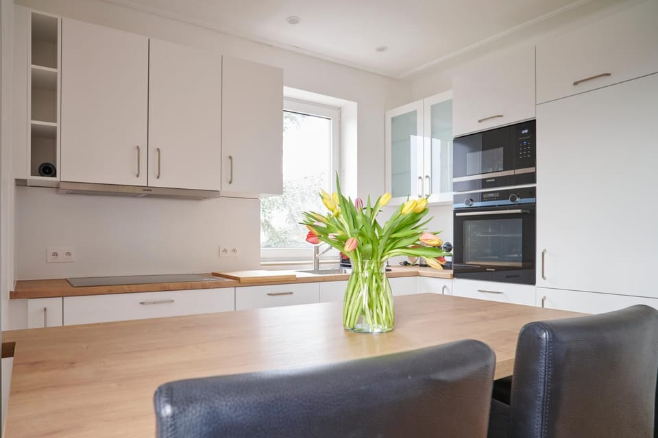 Dining area, dishwasher, stove