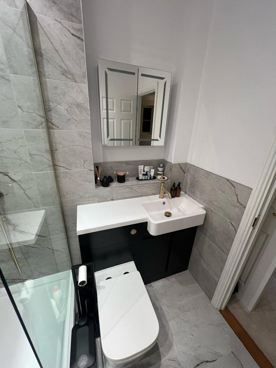 Shower, Toilet, Bathroom, towels