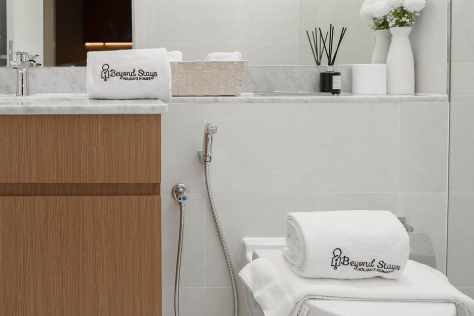High-End Luxury 1BR in Port De La Mer near J1 Beachfront, Dubai Apartment in Dubai
