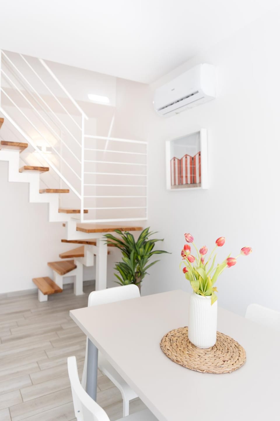 Living room, Seating area, Dining area, air conditioner