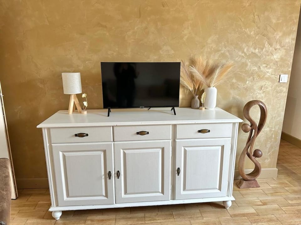 TV and multimedia, Decorative detail