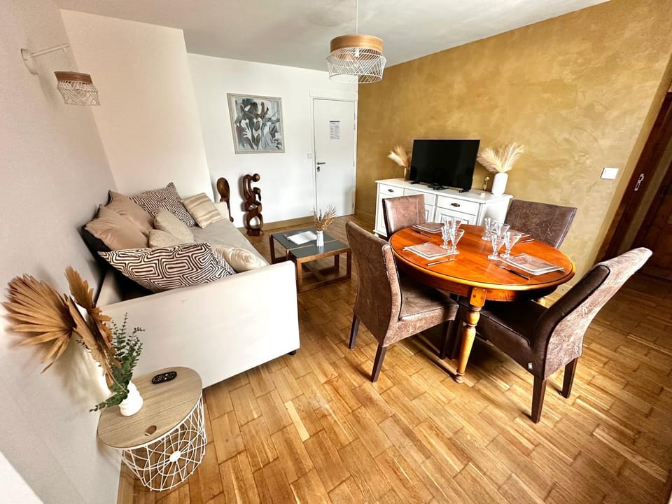 TV and multimedia, Living room, Dining area