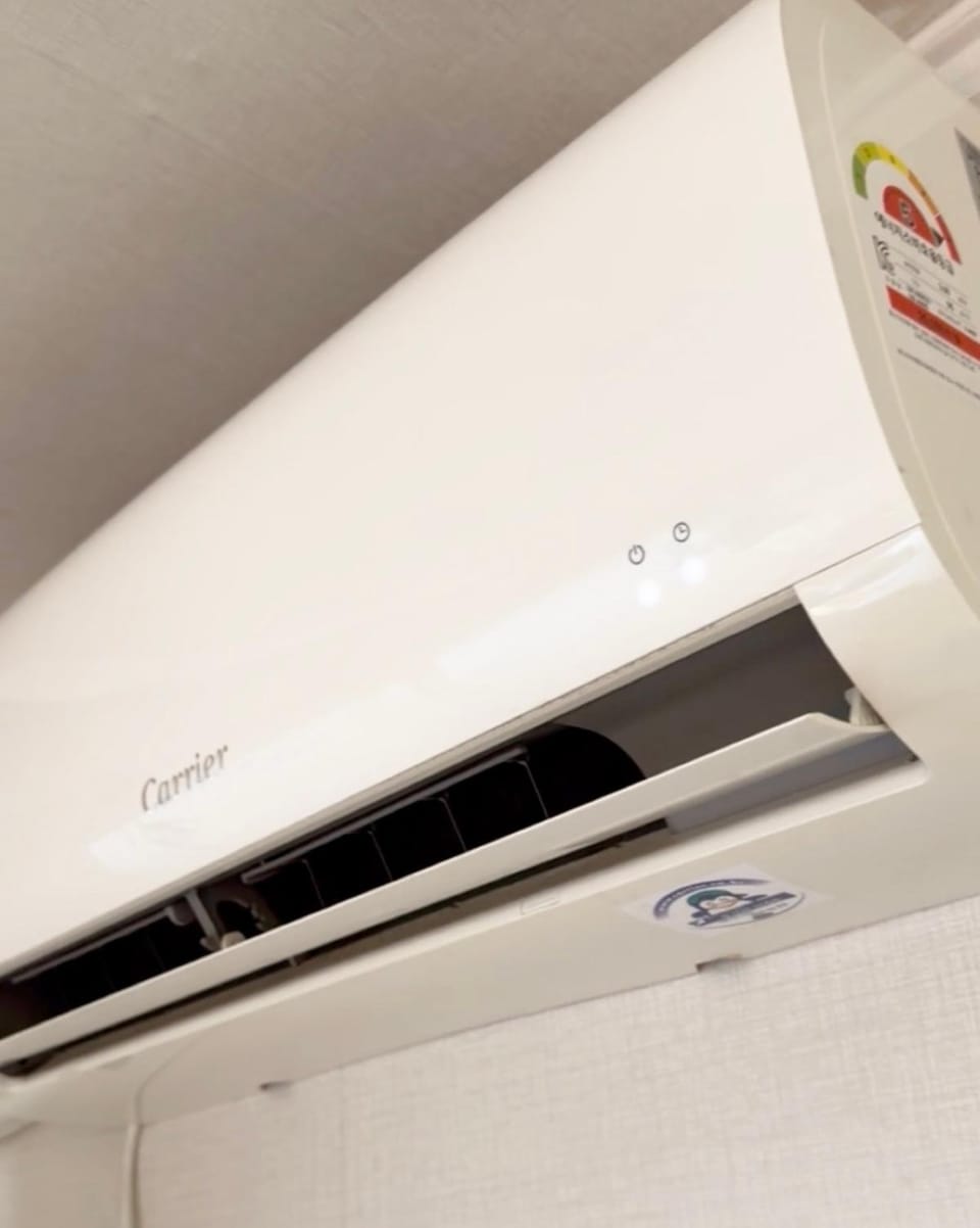 Bedroom, air conditioner, air conditioner
