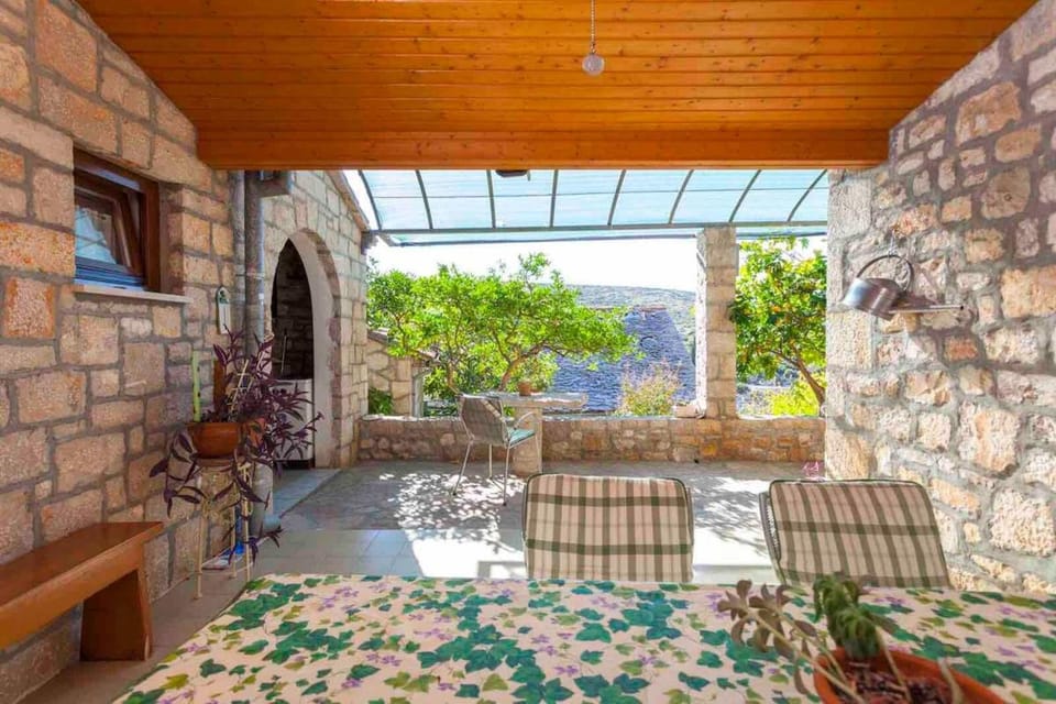 Patio, Spring, Day, Garden, Balcony/Terrace, Seating area, Dining area
