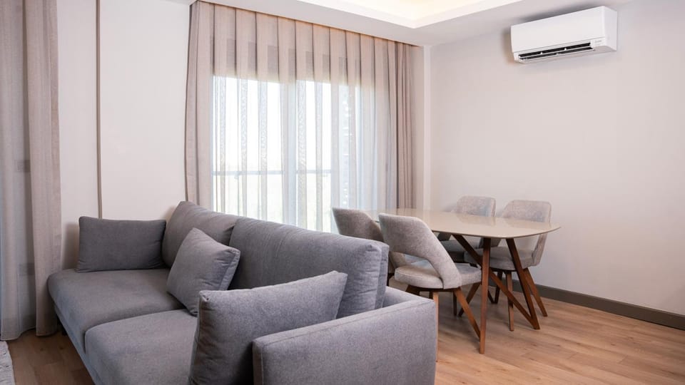 TV and multimedia, Living room, Seating area, Dining area, air conditioner