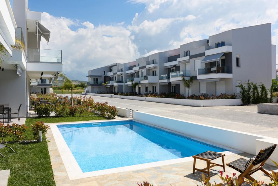 Property building, Day, Pool view, Swimming pool