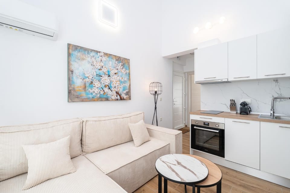 Kitchen or kitchenette, Living room, Seating area, stove