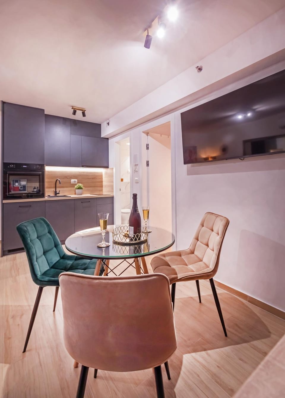 Dining area, kitchen