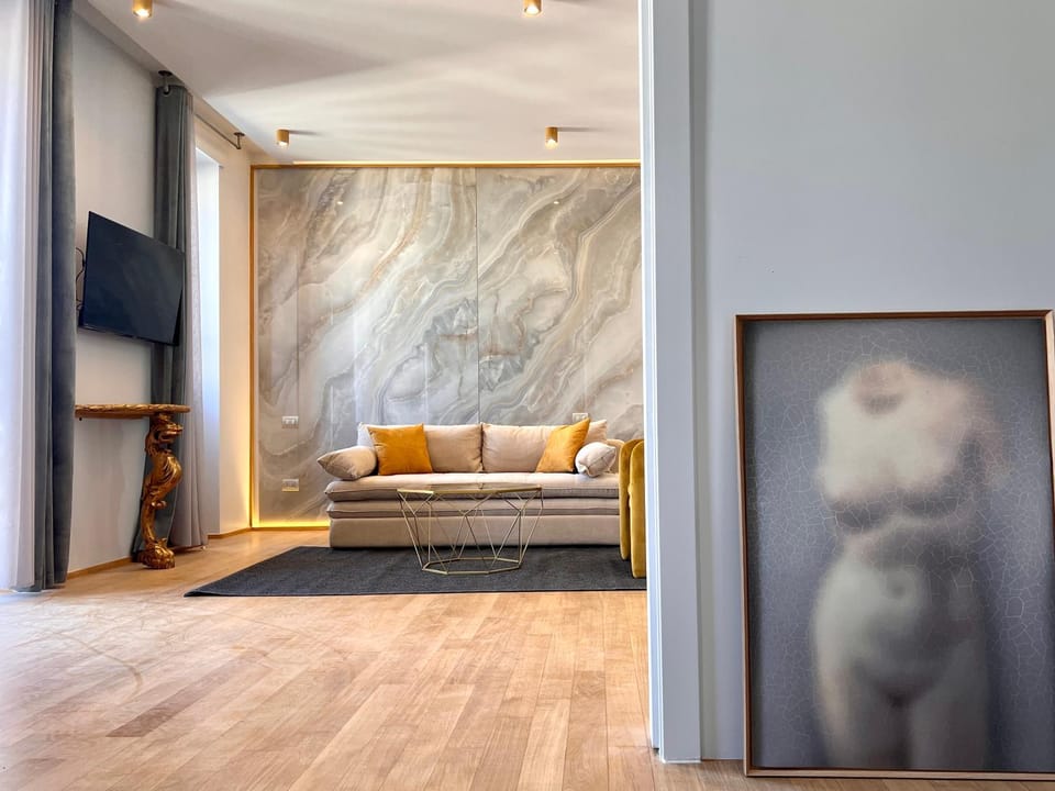TV and multimedia, Photo of the whole room, Decorative detail, Seating area