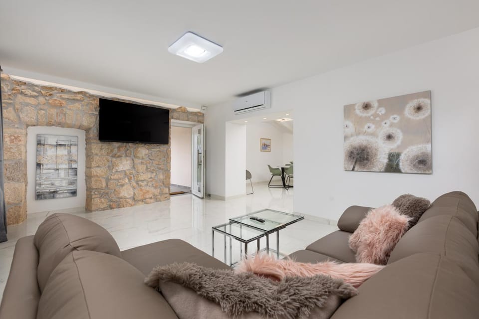TV and multimedia, Living room, air conditioner