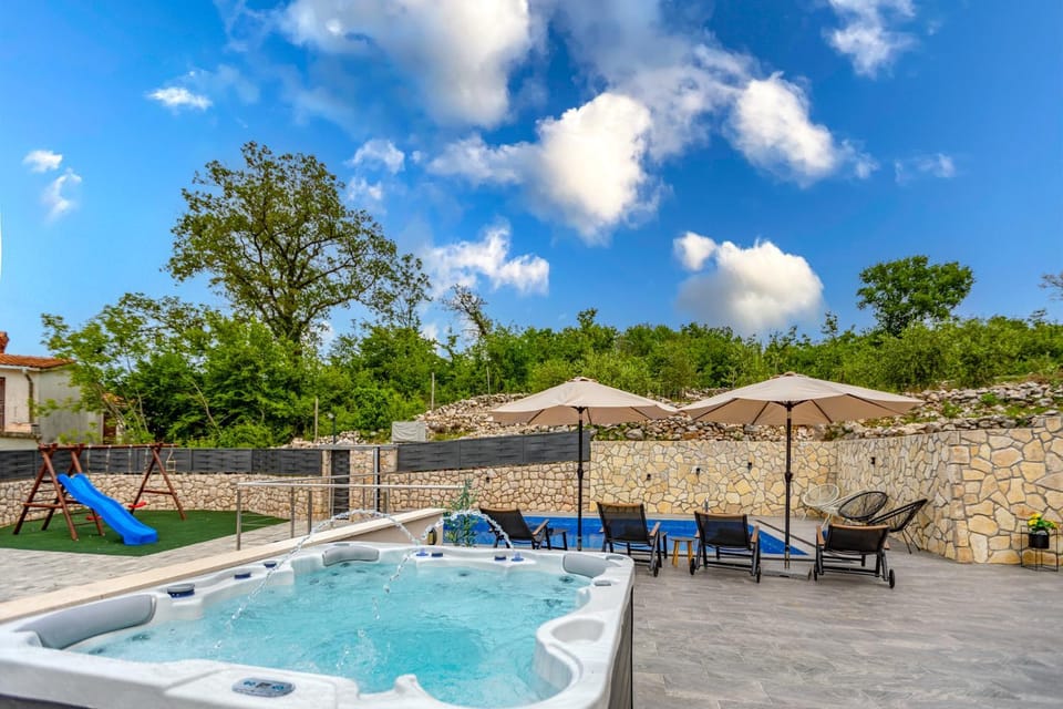 Hot Tub, Swimming pool
