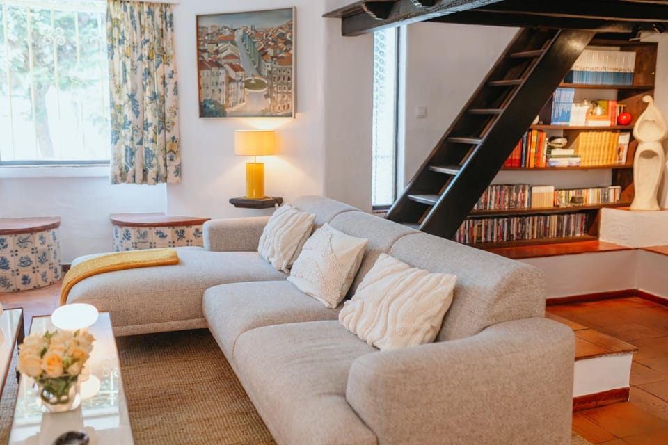 Library, Living room, Seating area