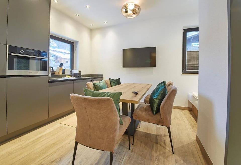 TV and multimedia, Kitchen or kitchenette, Dining area