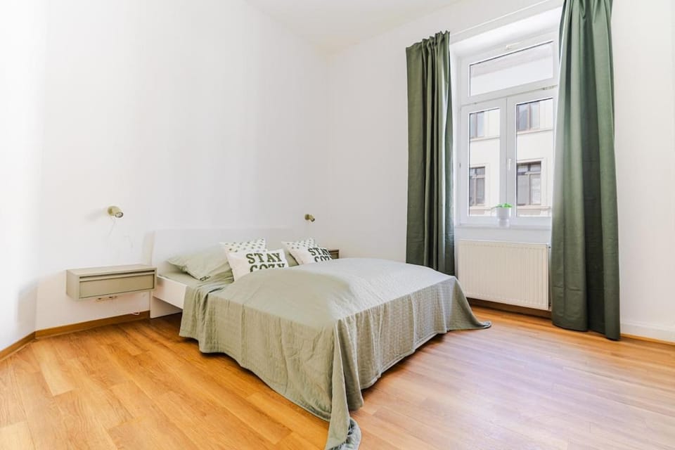 3 BR Apartment - ZENTRAL - GERÄUMIG - PARKHAUS - WIFI - KAFFEE - NETFLIX Apartment in Wiesbaden