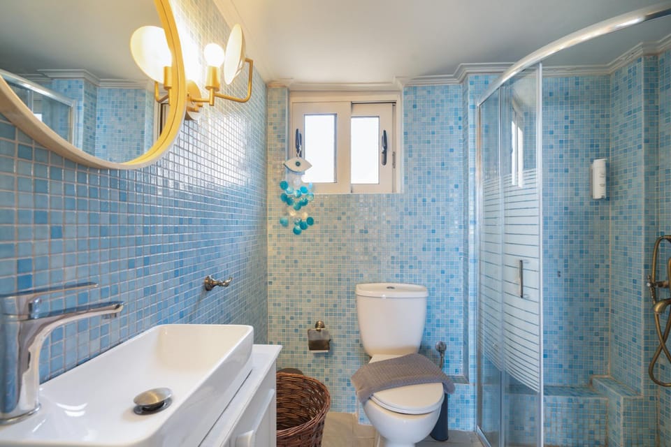 Bathroom, Living room