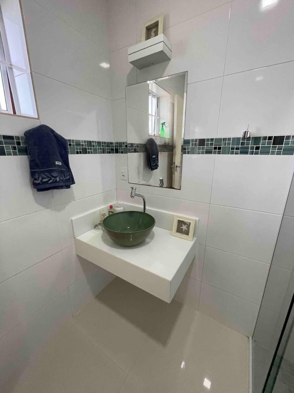 Bathroom, towels