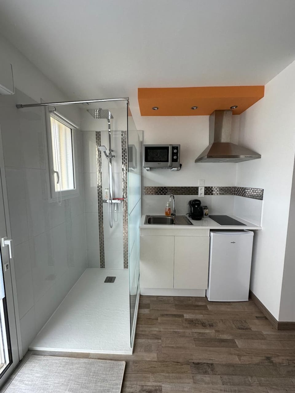 Kitchen or kitchenette, stove
