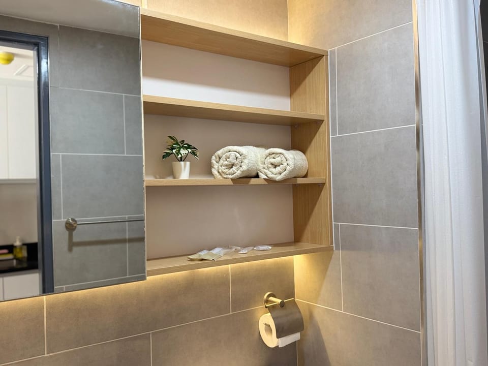 Bathroom, towels