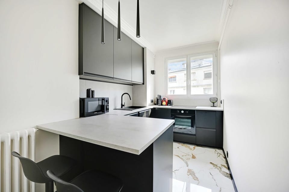 Kitchen or kitchenette, dishwasher, oven, toaster