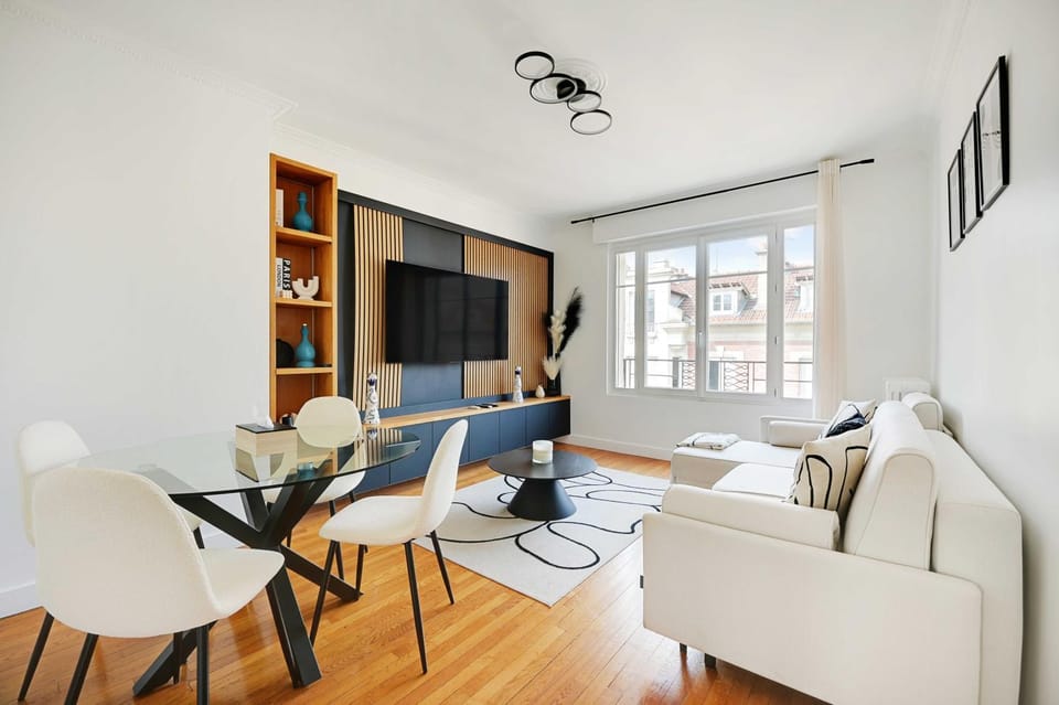 TV and multimedia, Living room, Seating area, Dining area, Evening entertainment