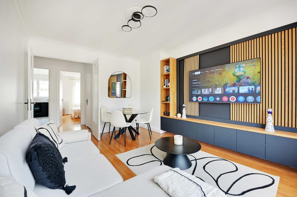 TV and multimedia, Living room, Seating area, Dining area, Evening entertainment