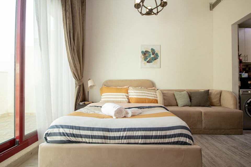 Bed, Bedroom, towels