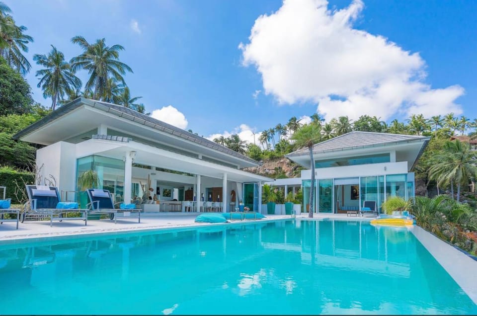 Property building, Day, Garden, Garden view, Pool view, Swimming pool, sunbed