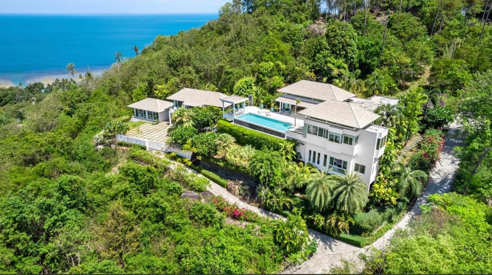 Property building, Spring, Day, Natural landscape, Bird's eye view, Garden, Garden view, Pool view, Sea view, Swimming pool