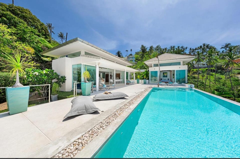 Property building, Patio, Spring, Day, Natural landscape, Garden, Garden view, Pool view, Swimming pool, sunbed