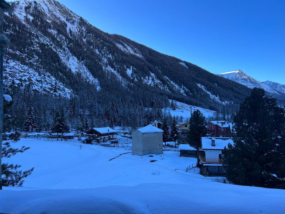 Nearby landmark, Natural landscape, Winter, Mountain view