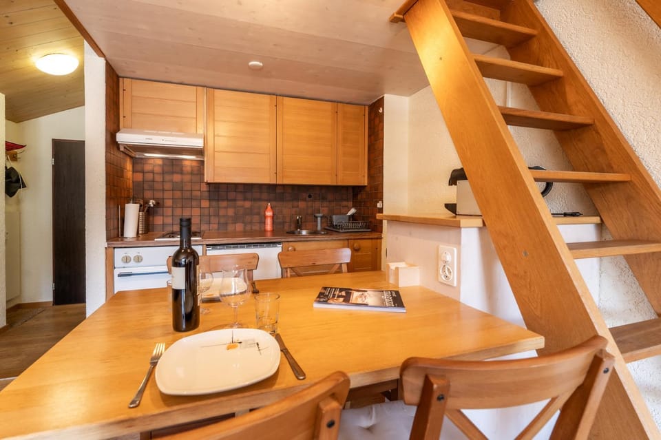 Kitchen or kitchenette, Dining area, pet friendly, stove