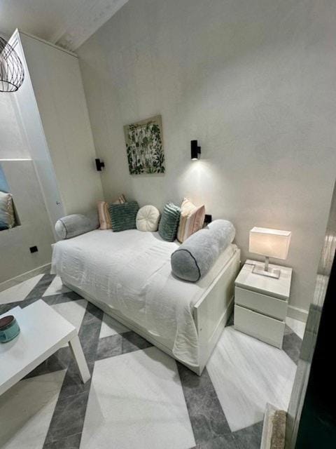 Estudio a estrenar en Huertas Apartment in Centro