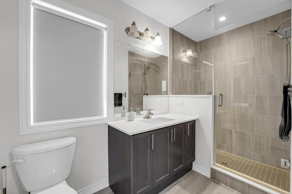 Entire 3-Bedroom Ensuite Townhouse - Spacious and Cozy Apartment in Cambridge