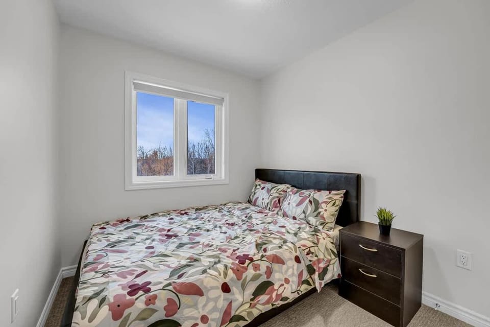 Entire 3-Bedroom Ensuite Townhouse - Spacious and Cozy Apartment in Cambridge