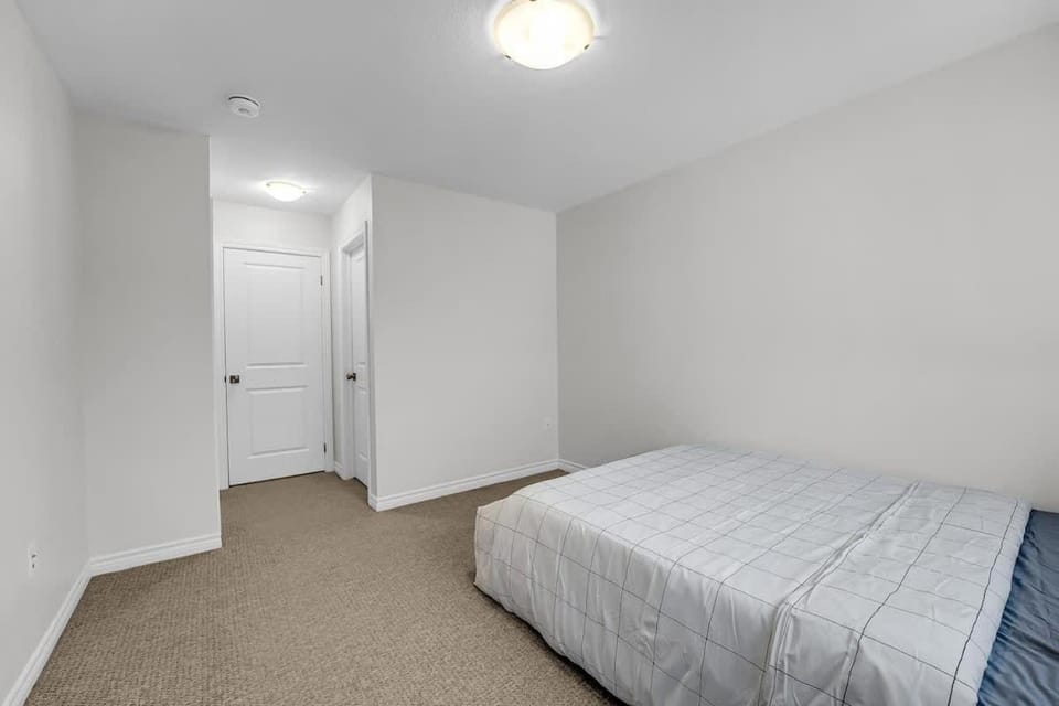 Entire 3-Bedroom Ensuite Townhouse - Spacious and Cozy Apartment in Cambridge