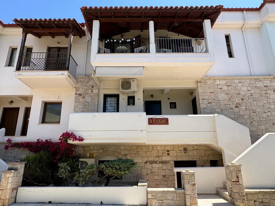 "Ariane" - Charming House in Afytos with Sea View Apartment in Halkidiki