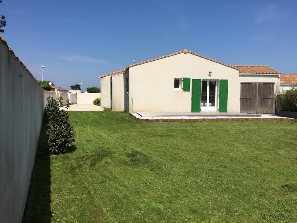 Property building, Day, Garden