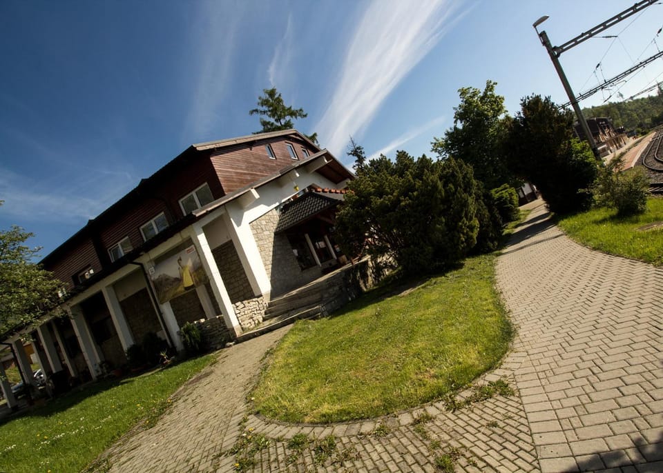 Facade/entrance