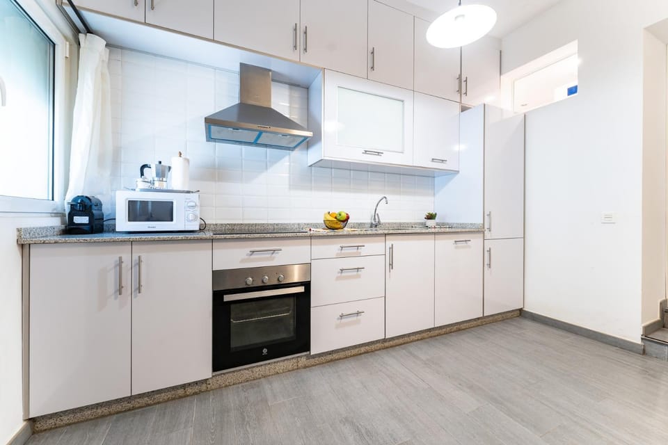 Kitchen or kitchenette, microwave, oven, stove