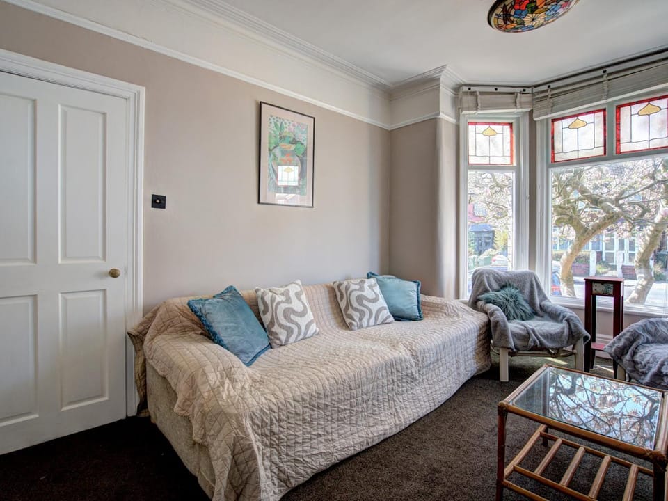 Bed, Living room, Other, Photo of the whole room, Seating area, Bedroom