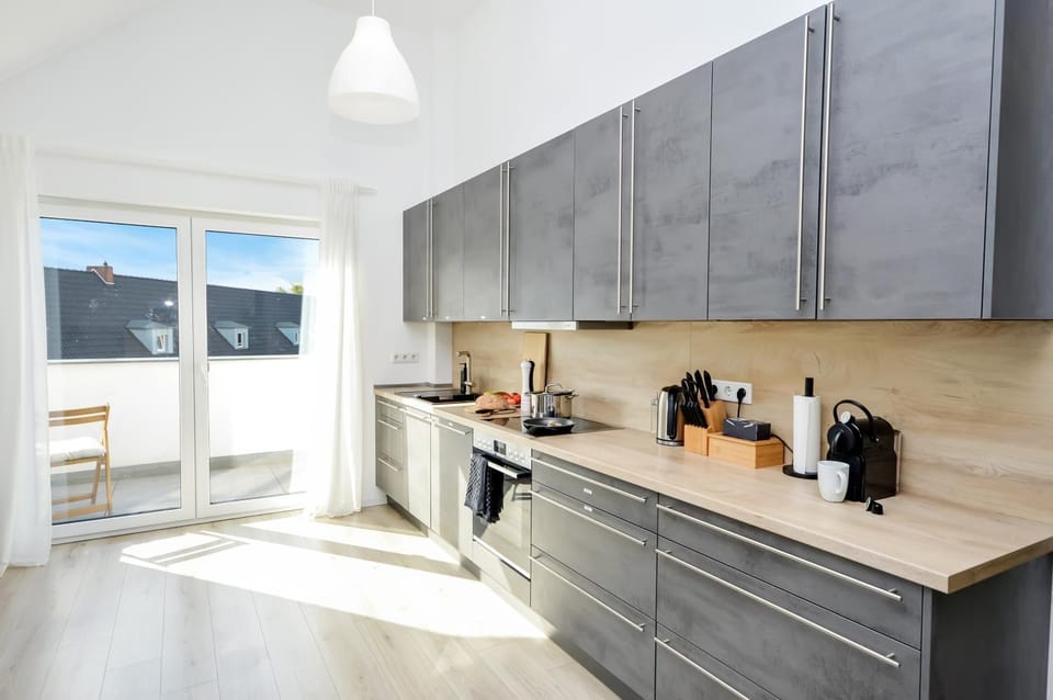 Coffee/tea facilities, Kitchen or kitchenette, stove, toaster