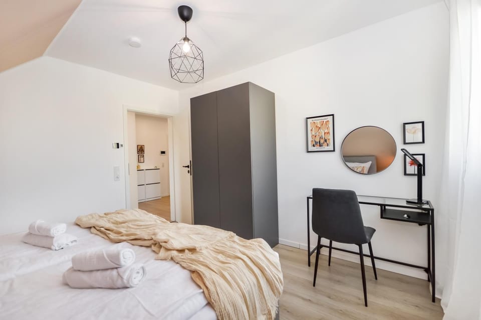 Bed, Kitchen or kitchenette, Photo of the whole room, Bedroom, towels, wardrobe