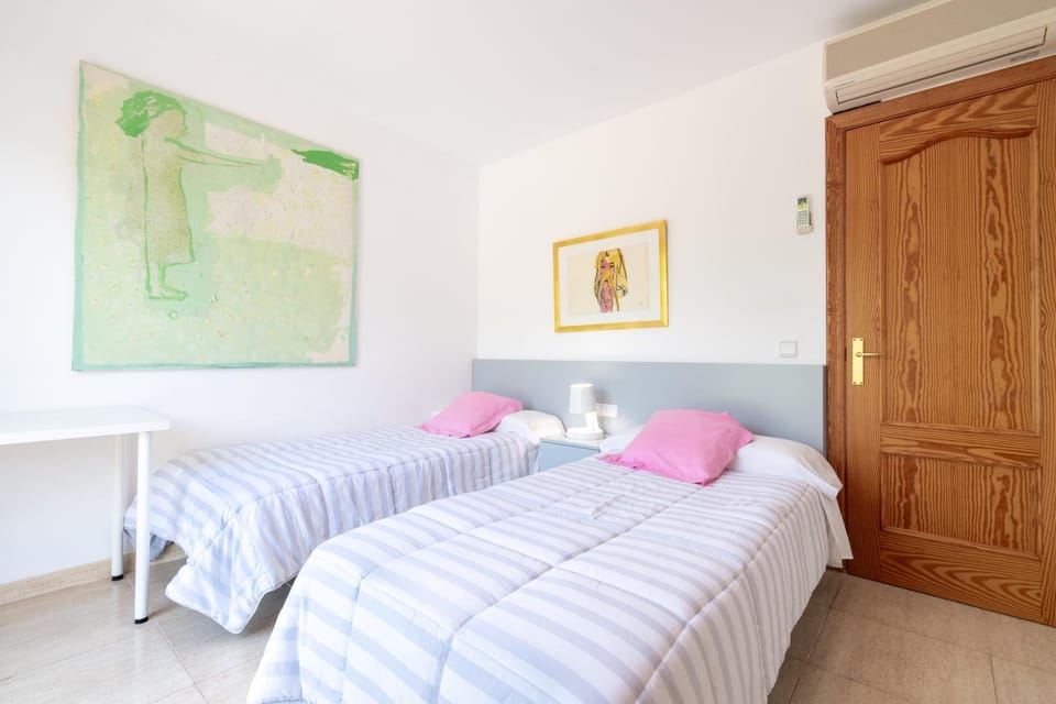 Property building, Living room, Bedroom